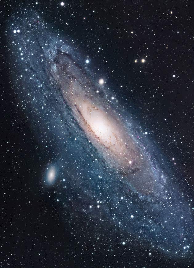 Mysterious Stars Surround Andromeda's Black Hole