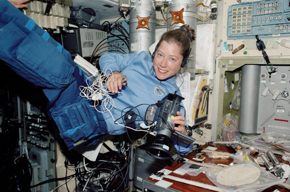 060619_melroy_sts112_02.jpg