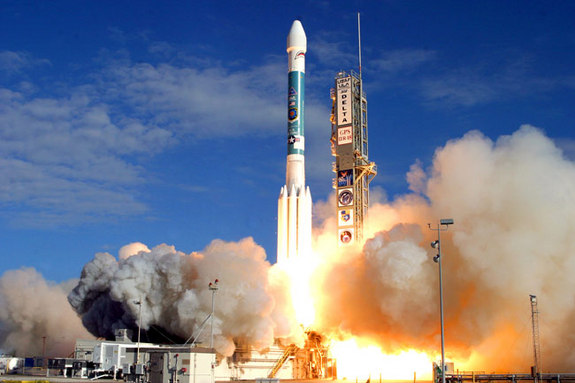 A United Launch Allianc eDelta 2 rocket launches the USAF's GPS 2R-18 satellite into orbit on Dec. 20, 2007.