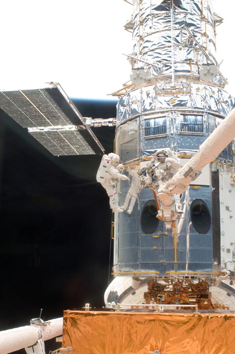Astronauts to Try Complex Repair on Hubble's Broken Main Camera