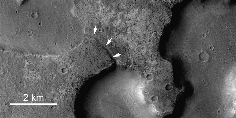 Ancient Mars Lakes Revealed in New Images