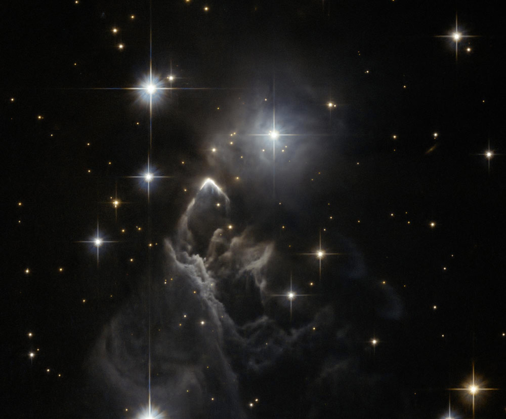 Ghost-Like Nebula Revealed in Haunting Space Photo