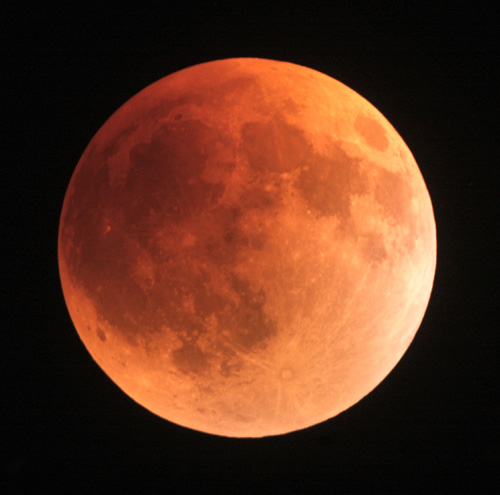 Lunar Eclipse Will Supersize Blood-Red Moon Saturday