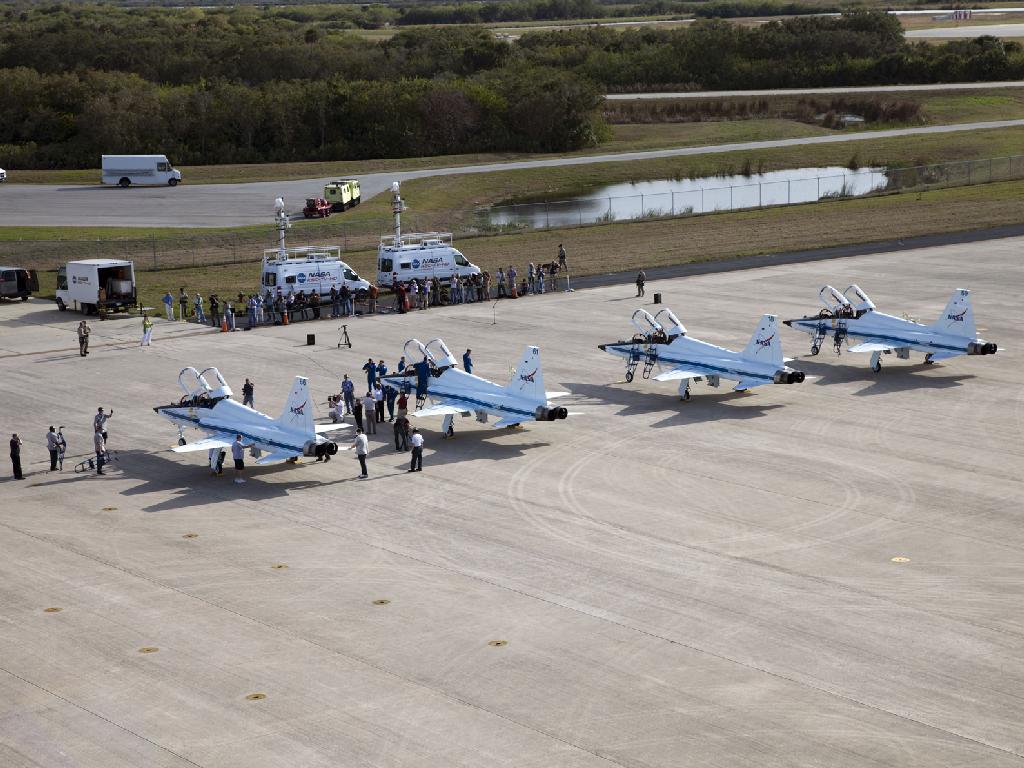 Discovery's STS-133 Crew and T-38 Jets
