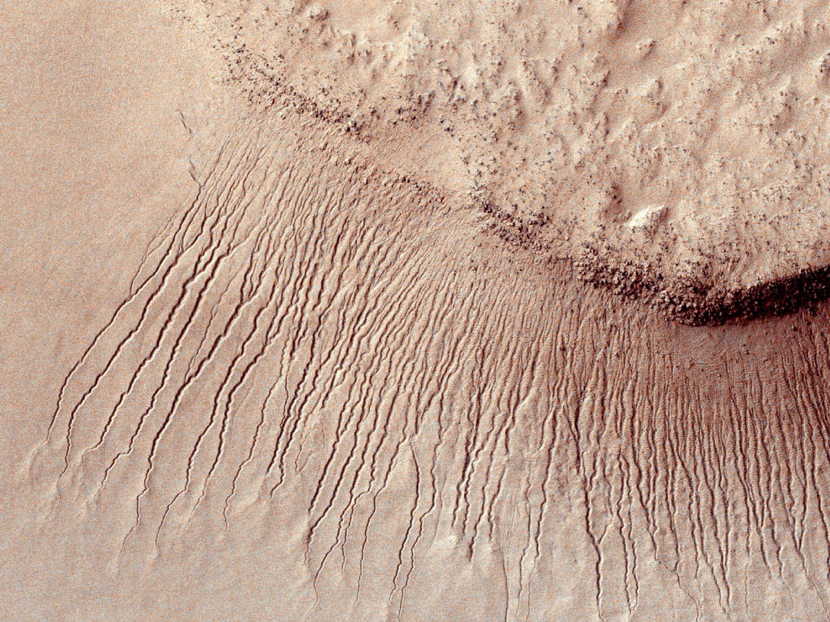 MRO Sees Gullies on Mars