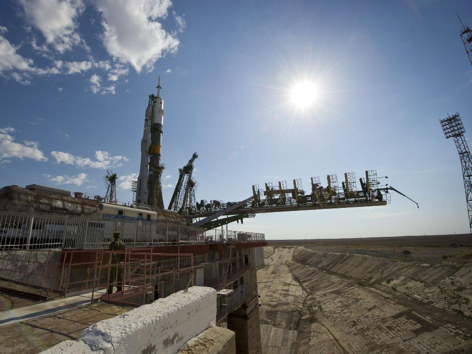 Soyuz TMA-02M Spacecraft to Launch Expedition 28 Crew