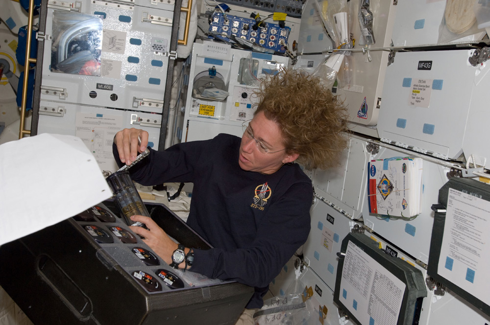 Magnus on the Middeck of Atlantis