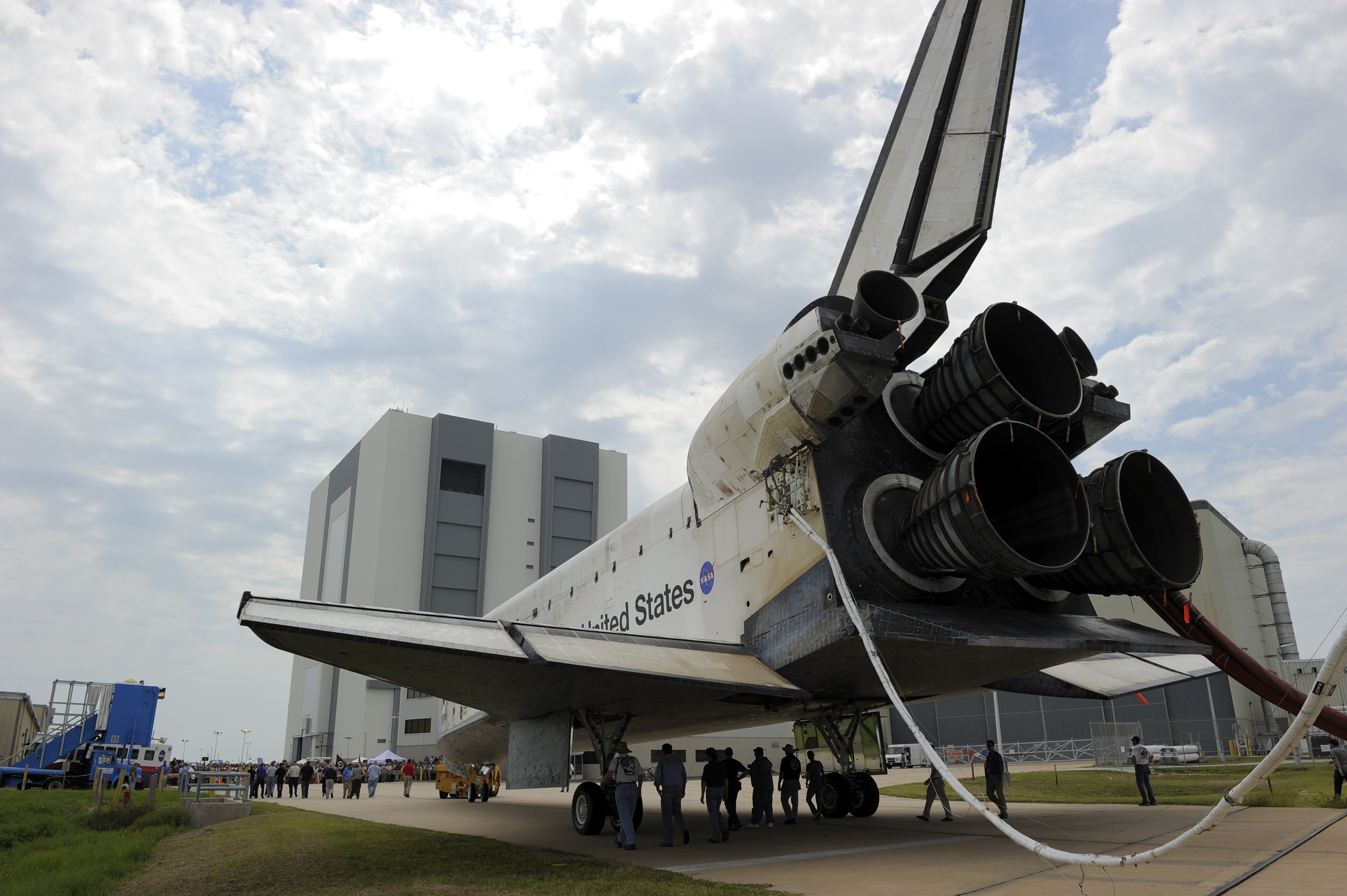 Atlantis Towed to Shuttle Landing Facility