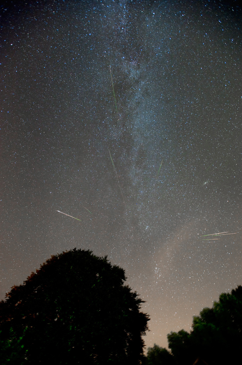 verstraaten-perseid.jpg?interpolation=lanczos-none&fit=inside|1600:1400