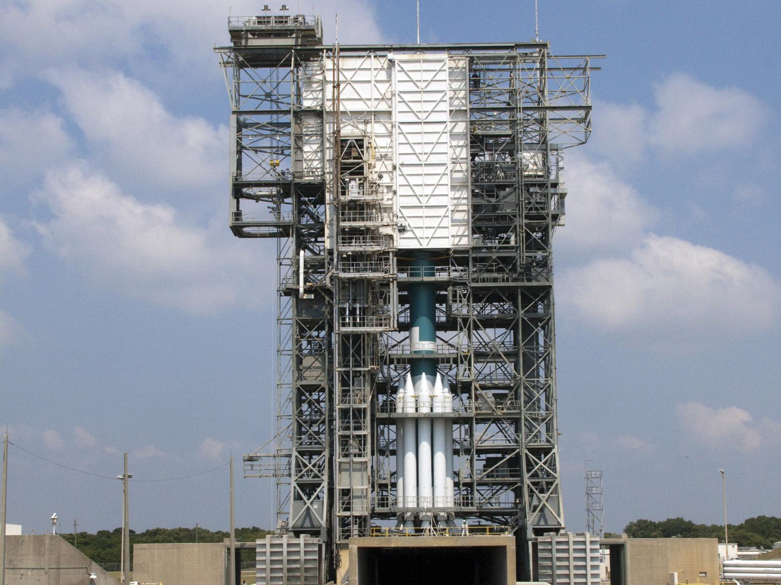Assembling GRAIL'S Delta 2 Rocket