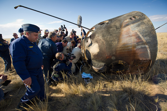Soyuz TMA-21 Crew Members Exit