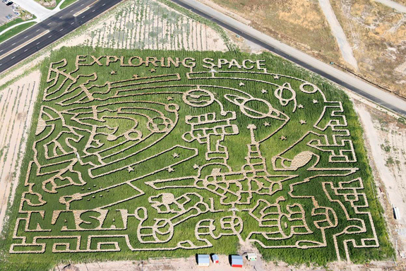 The maze is one of seven corn mazes across the United States by farms participating in the Space Farm 7 project in 2011. Featured at the bottom is a giant Mars rover.
