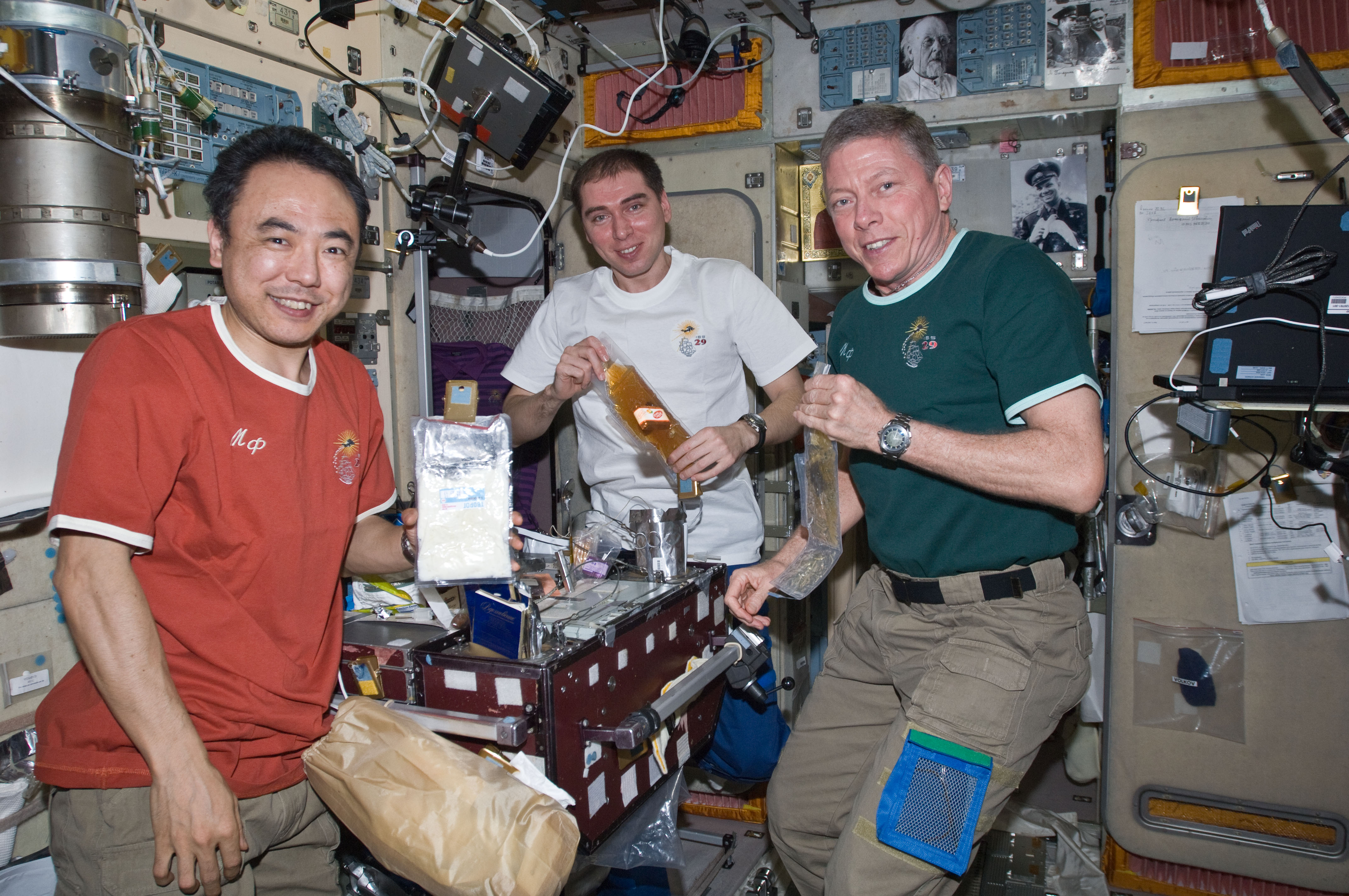 Expedition 29 Crew Members Share a Meal