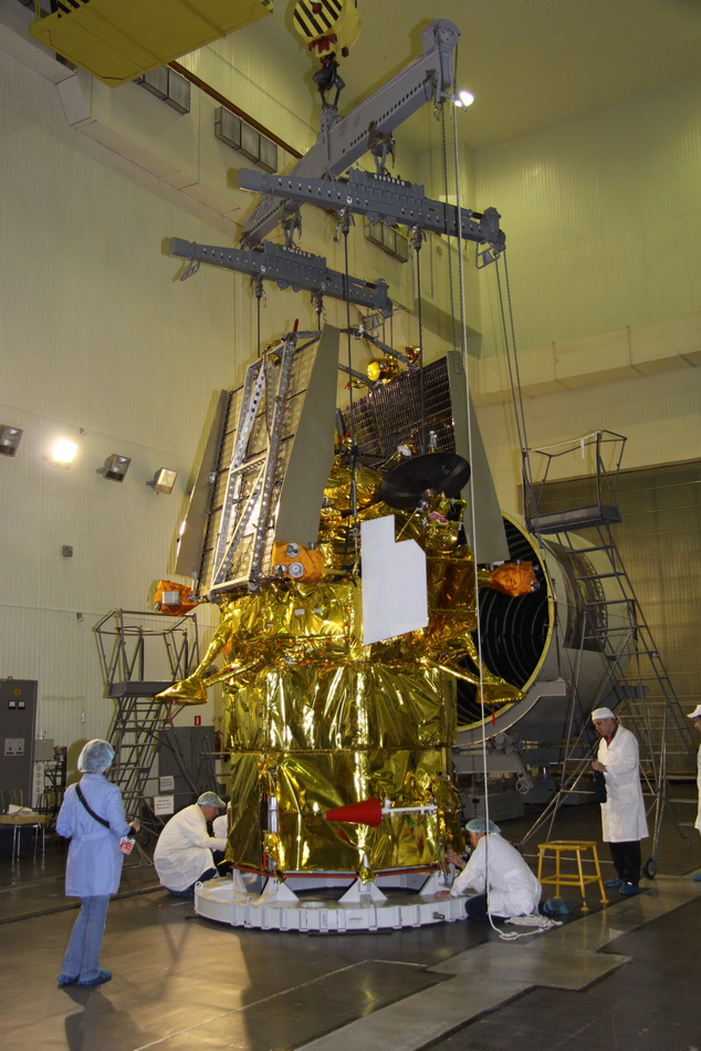 Russia Packs Mars Phobos-Grunt Spacecraft for Launch