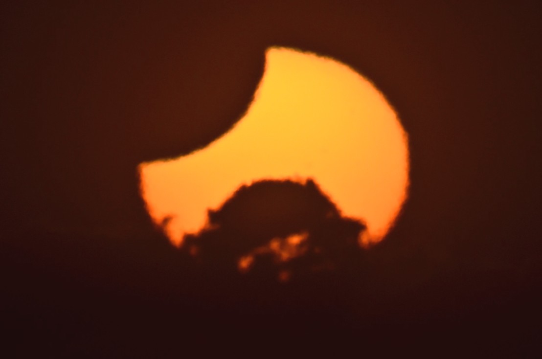 Solar Eclipse from New Zealand - Nov. 25, 2011