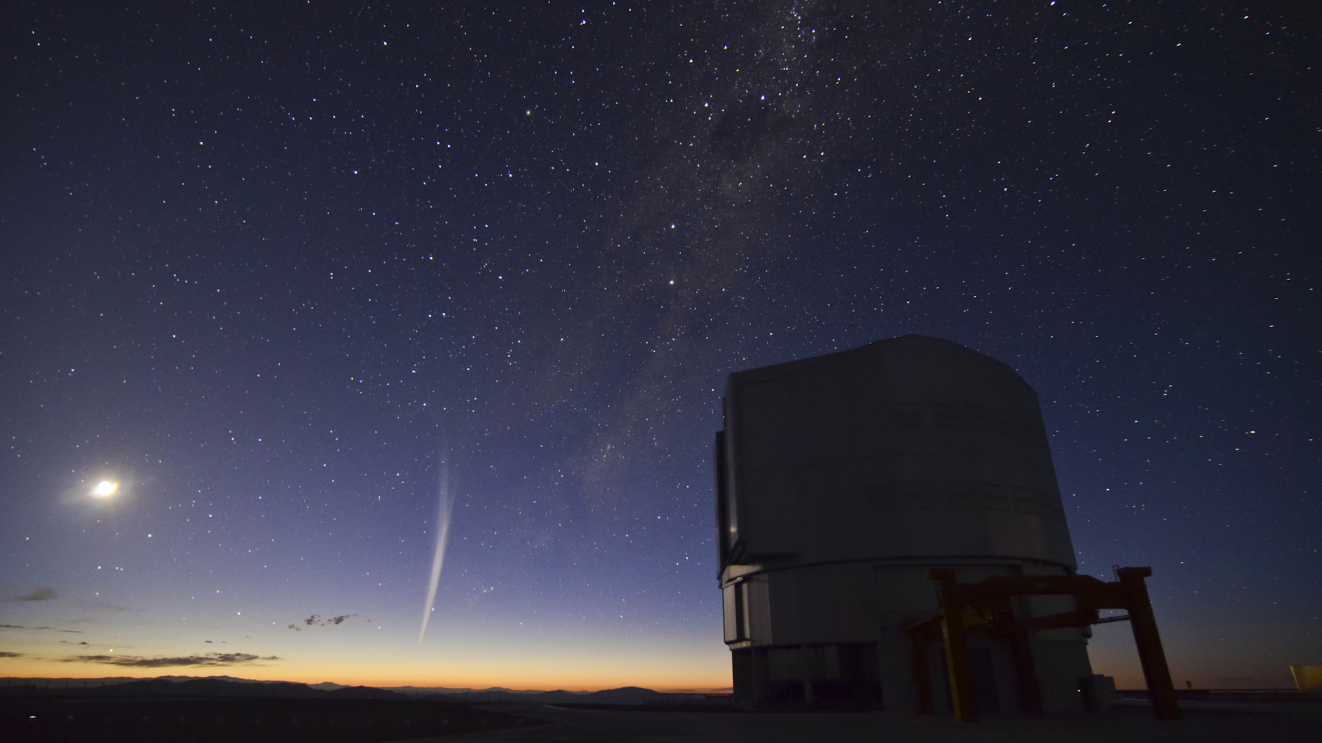 Christmas Comet Lovejoy at Paranal