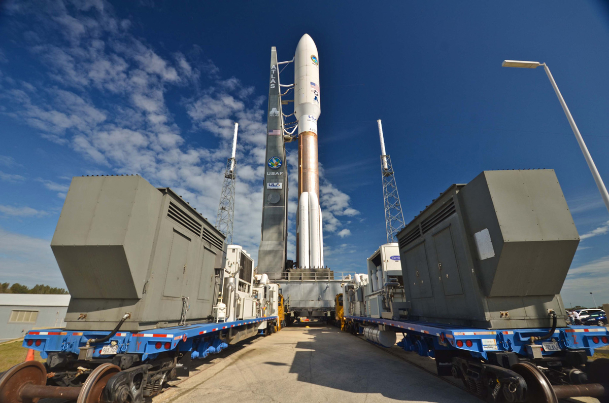 MUOS-1 Satellite Rolls to the Pad
