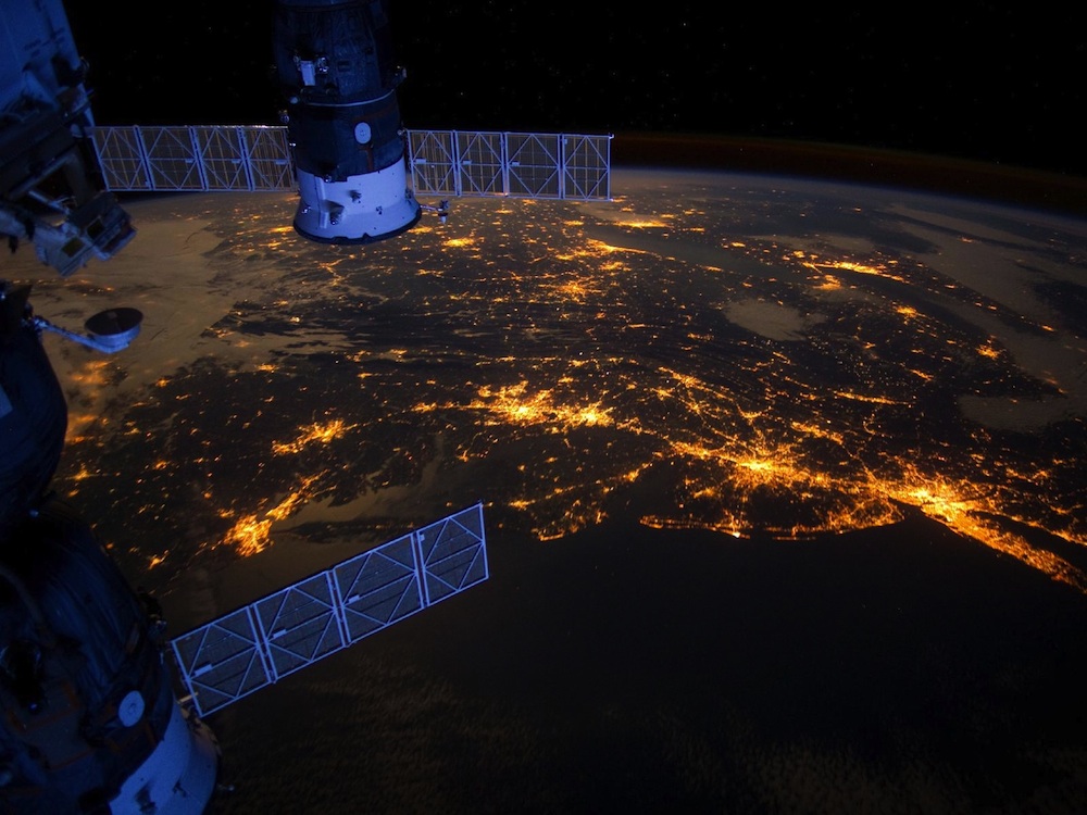 Astronaut Catches Spectacular Night View of US Cities from Space