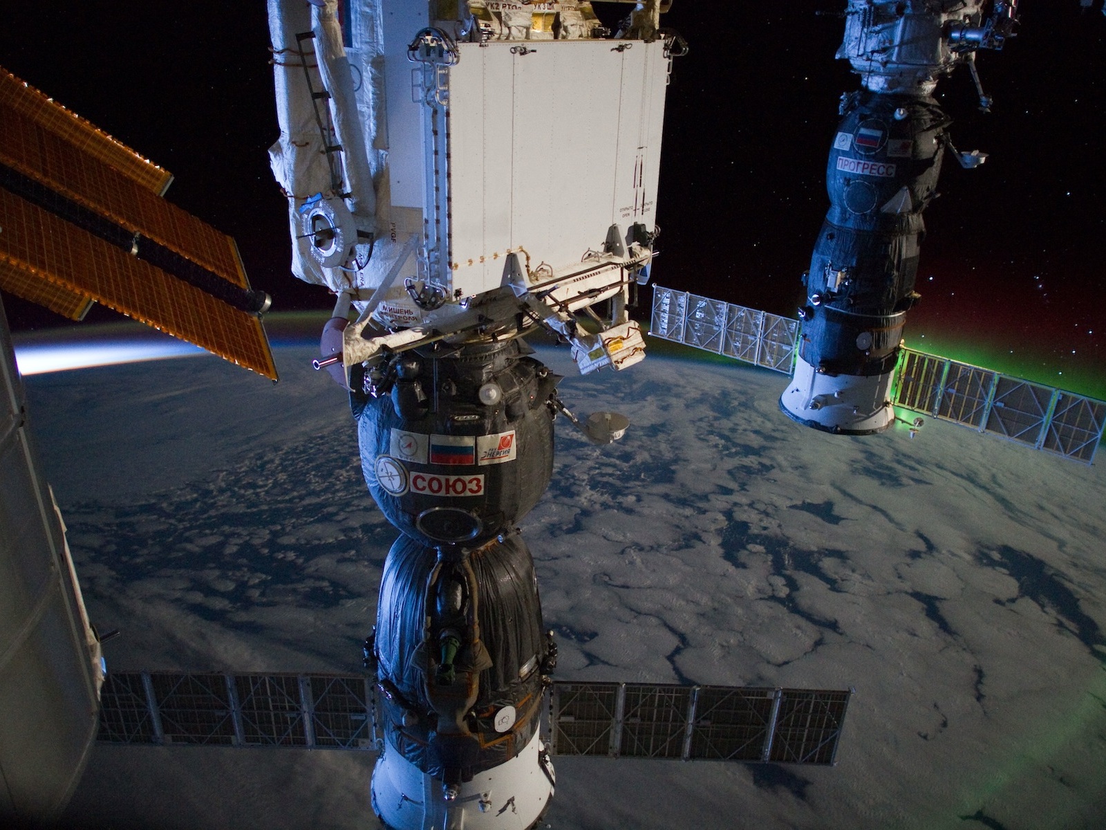 Astronauts Spy Southern Lights and Daybreak from Space