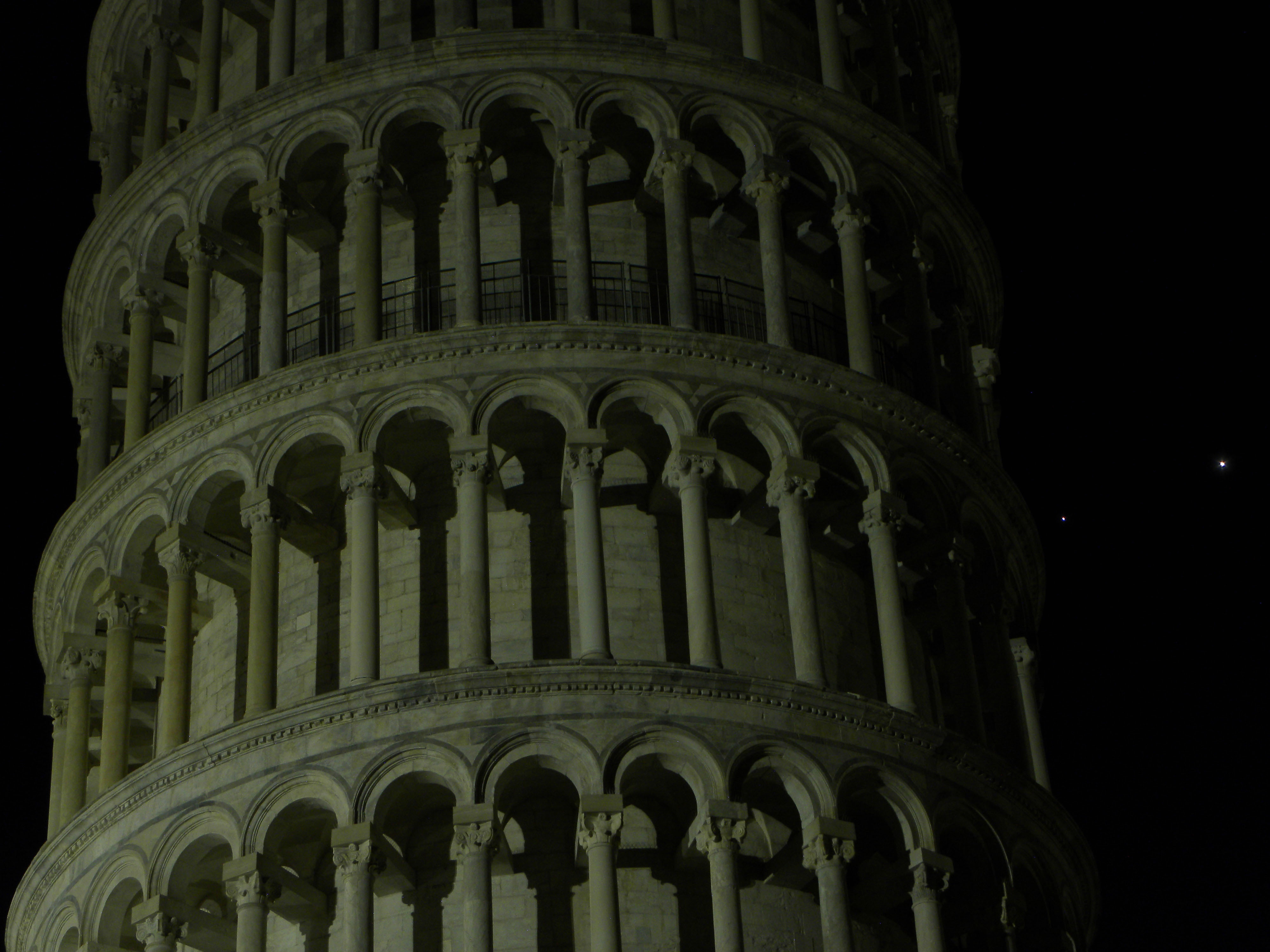 Jupiter and Visa by the Leaning Tower of Pisa