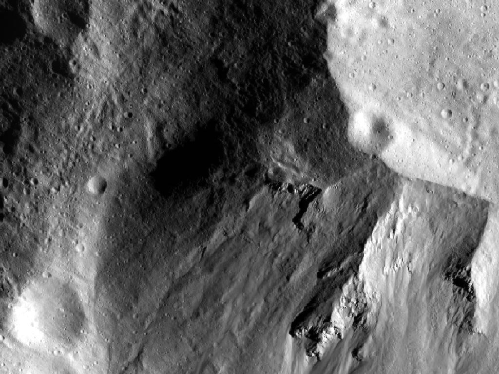 Close-up of Rheasilvia's Wall