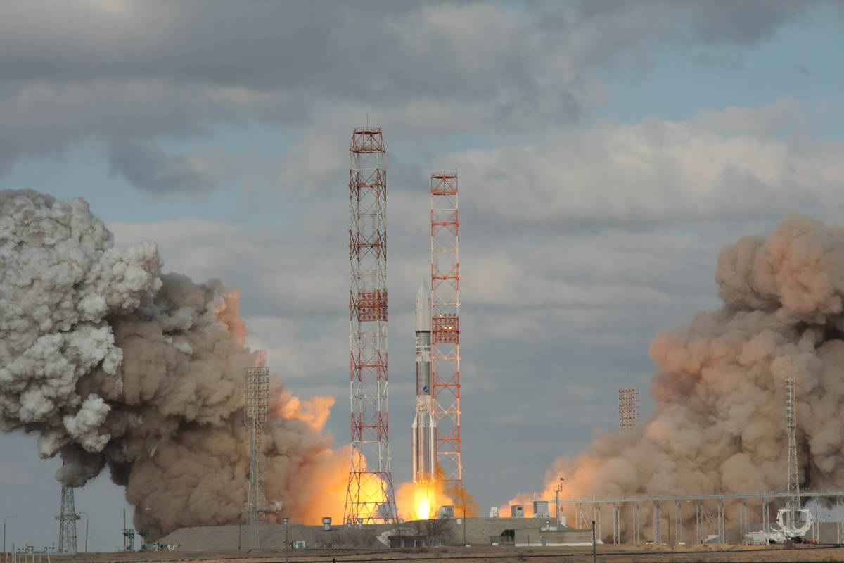 Photos: Russian Proton Rocket Launches Intelsat 22 Satellite