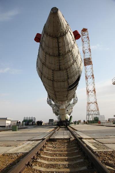 Proton Rocket Prepared to Launch Intelsat 22 Satellite