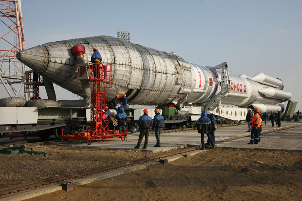 Proton Rocket Prepared to Launch Intelsat 22 Satellite