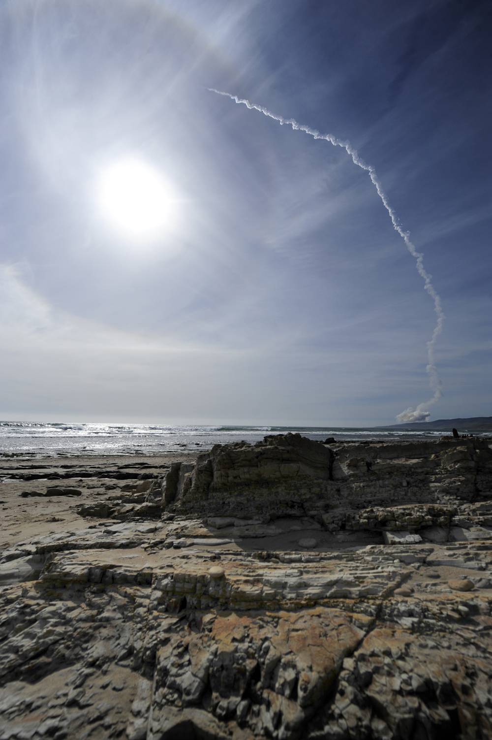 Spy Satellite NROL-25: Launch Smoke Trail