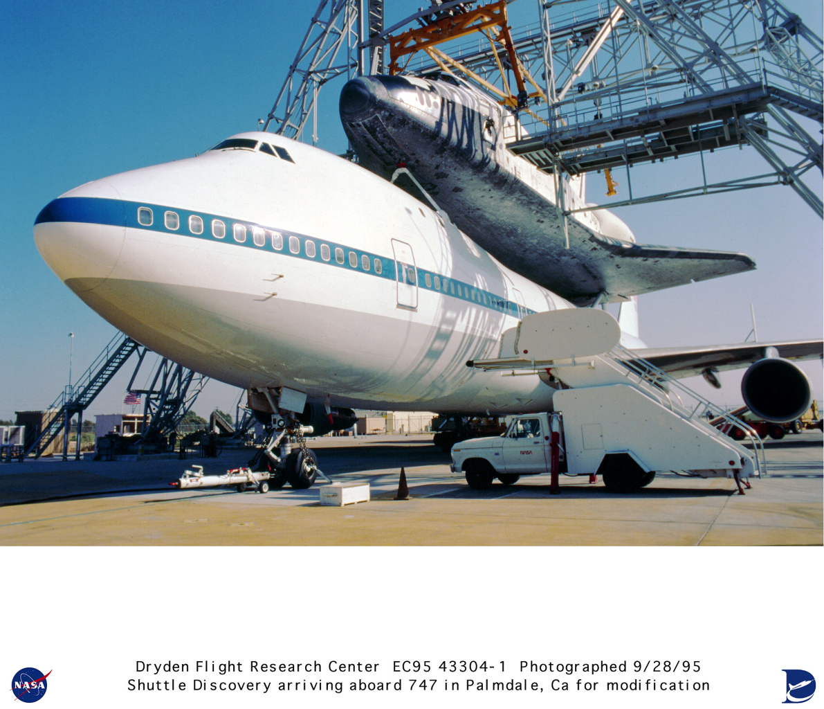 Attach the Orbiter to the Plane