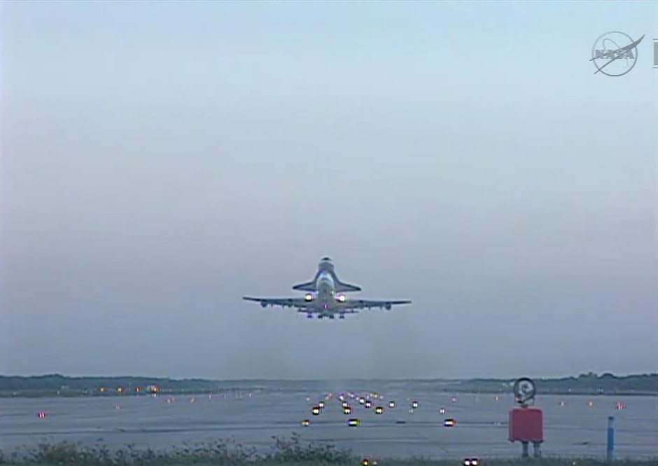 Space Shuttle Discovery Takes Off for Washington