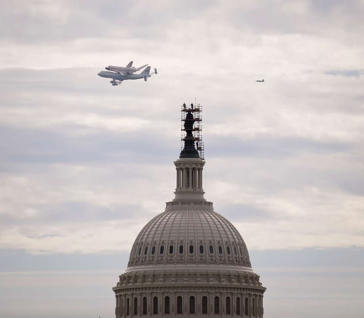 Space Shuttle Discovery Flies Past the Capitol Dome