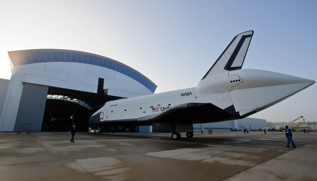 Shutte Enterprise Udvar-Hazy Roll-Back