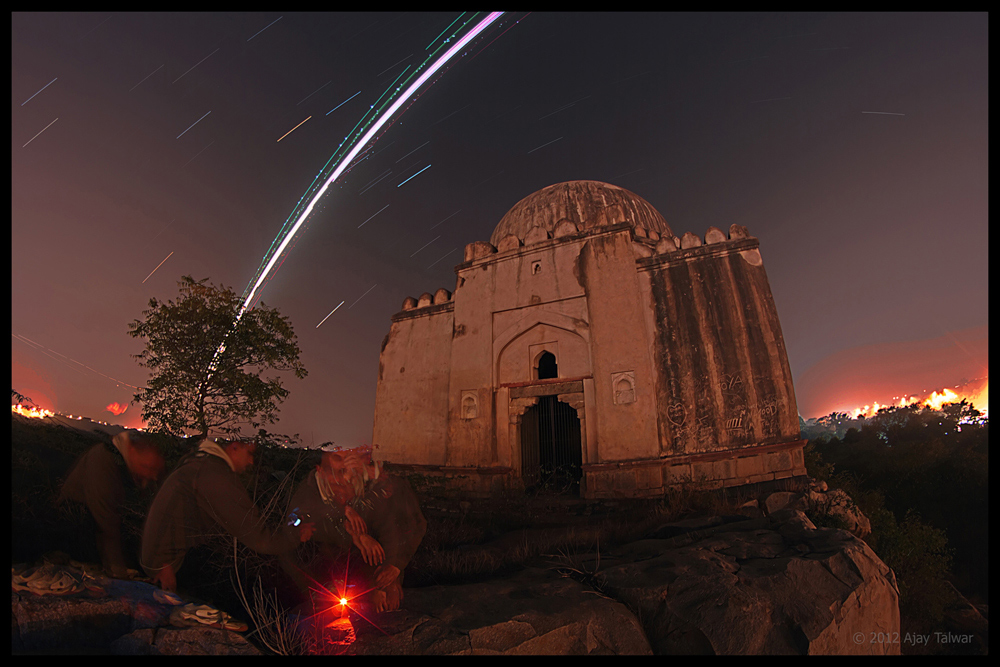 Skywatcher Photo Catches Star Trails & Plane Over Ancient Tomb