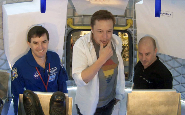 Walheim, Musk and Reisman Inspect Dragon Capsule Interior