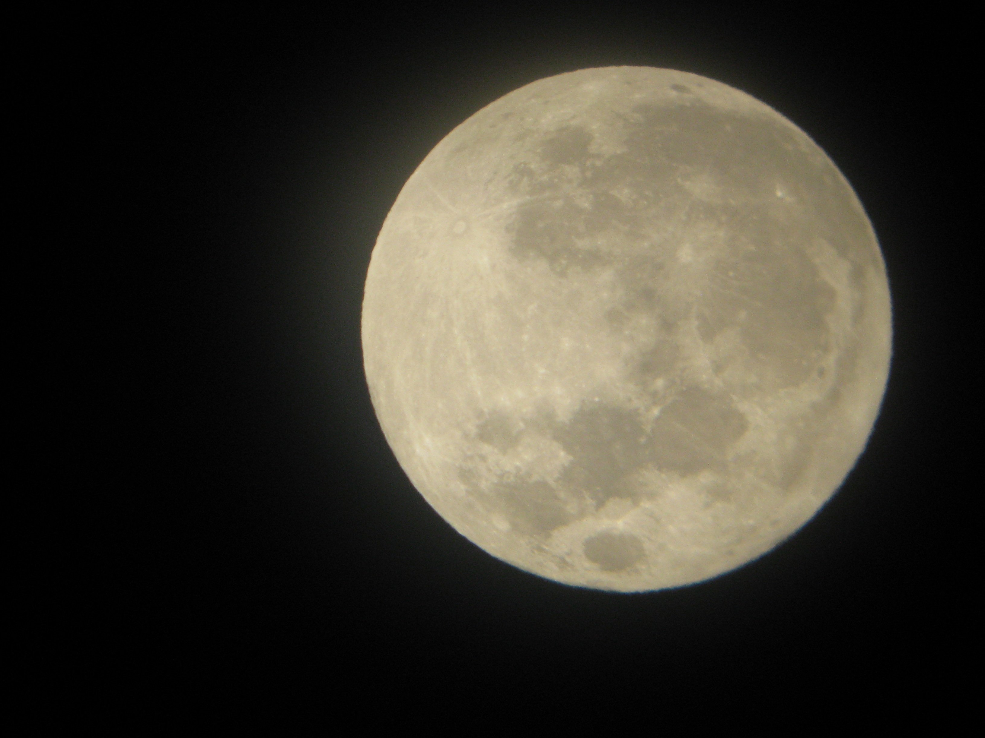 Supermoon 2012 from San Francisco: Lisa Delapo