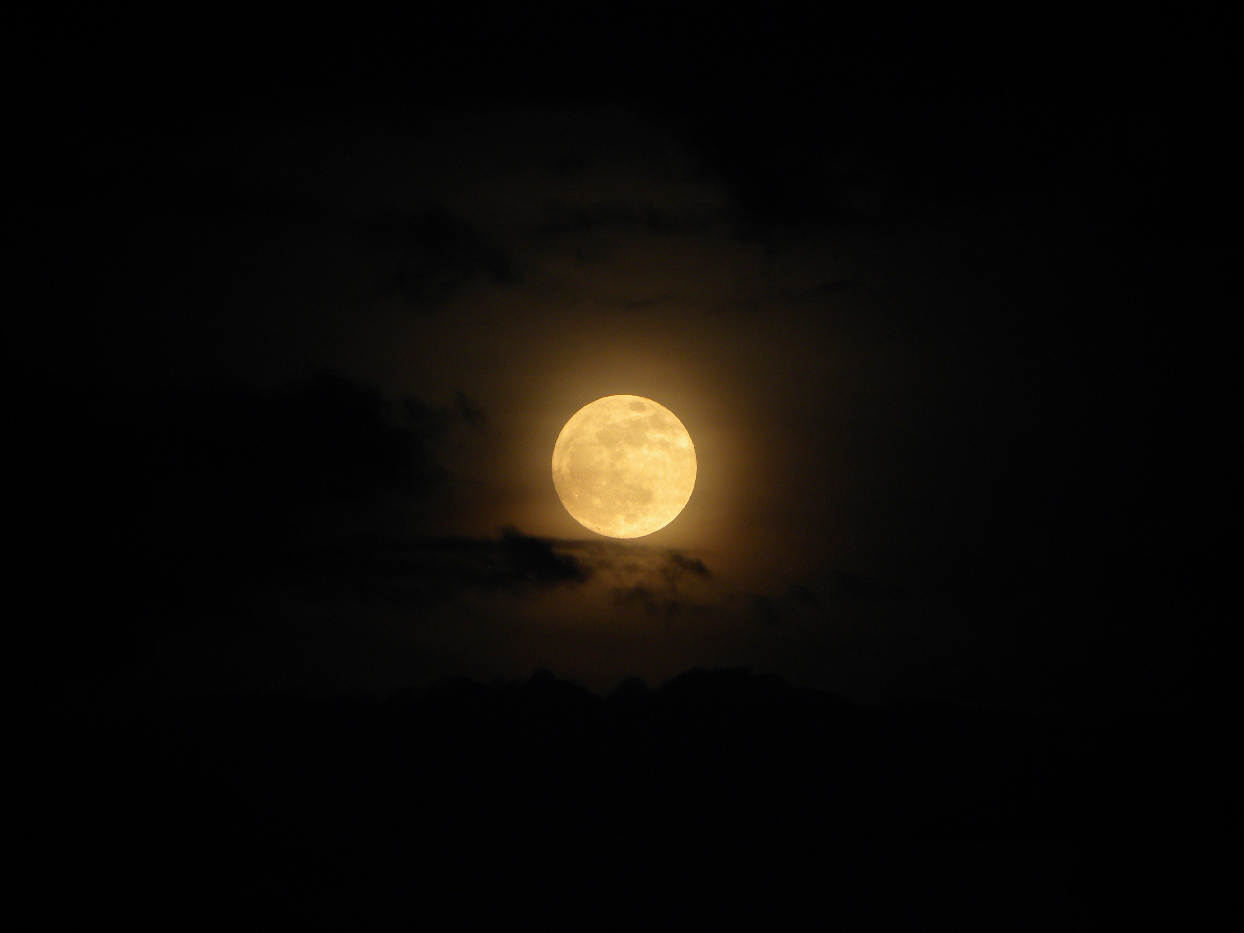 Supermoon 2012 from Pisa, Italy: Giuseppe Petricca