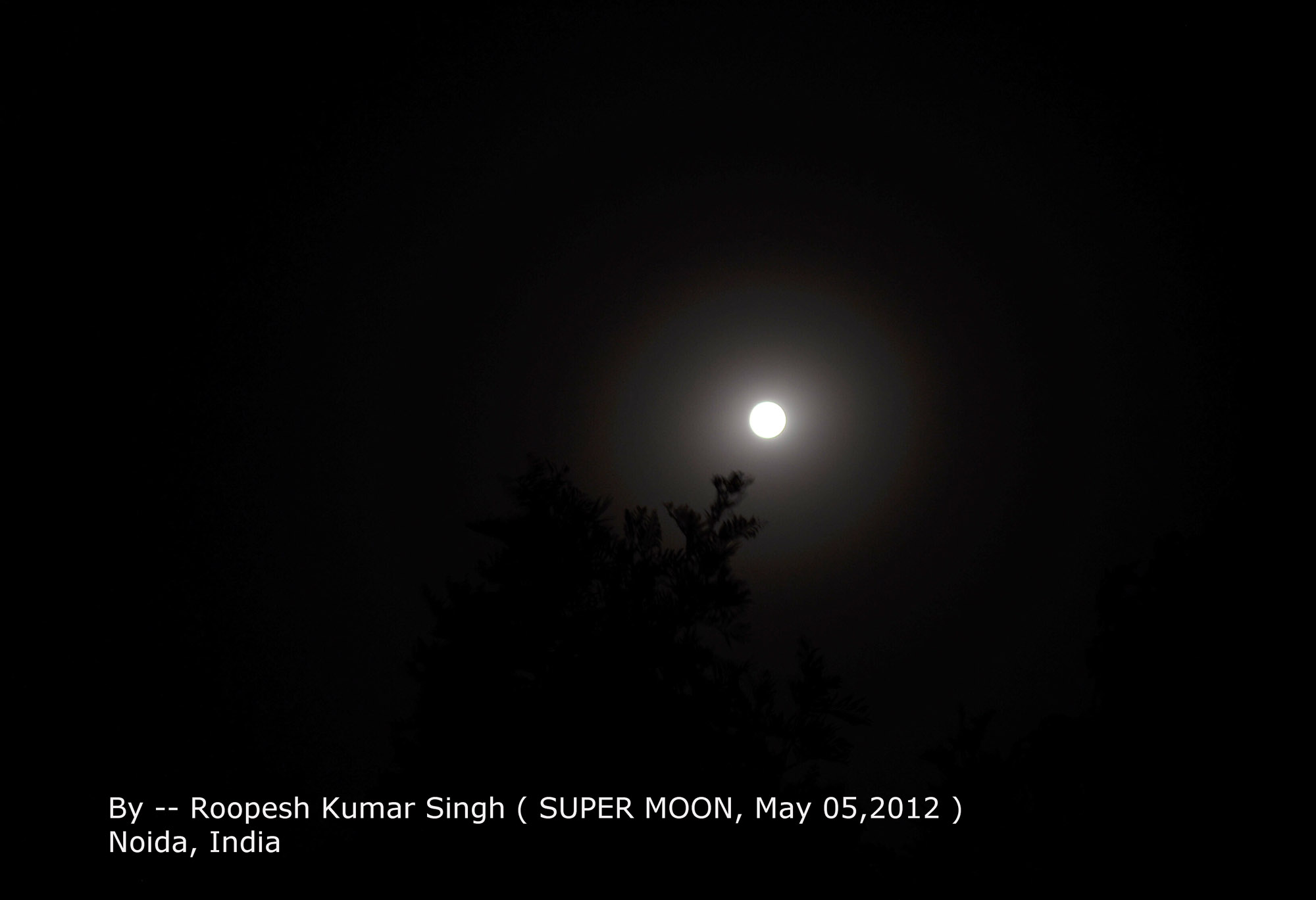 Supermoon 2012 from Noida, India: Roopesh Kumar Singh