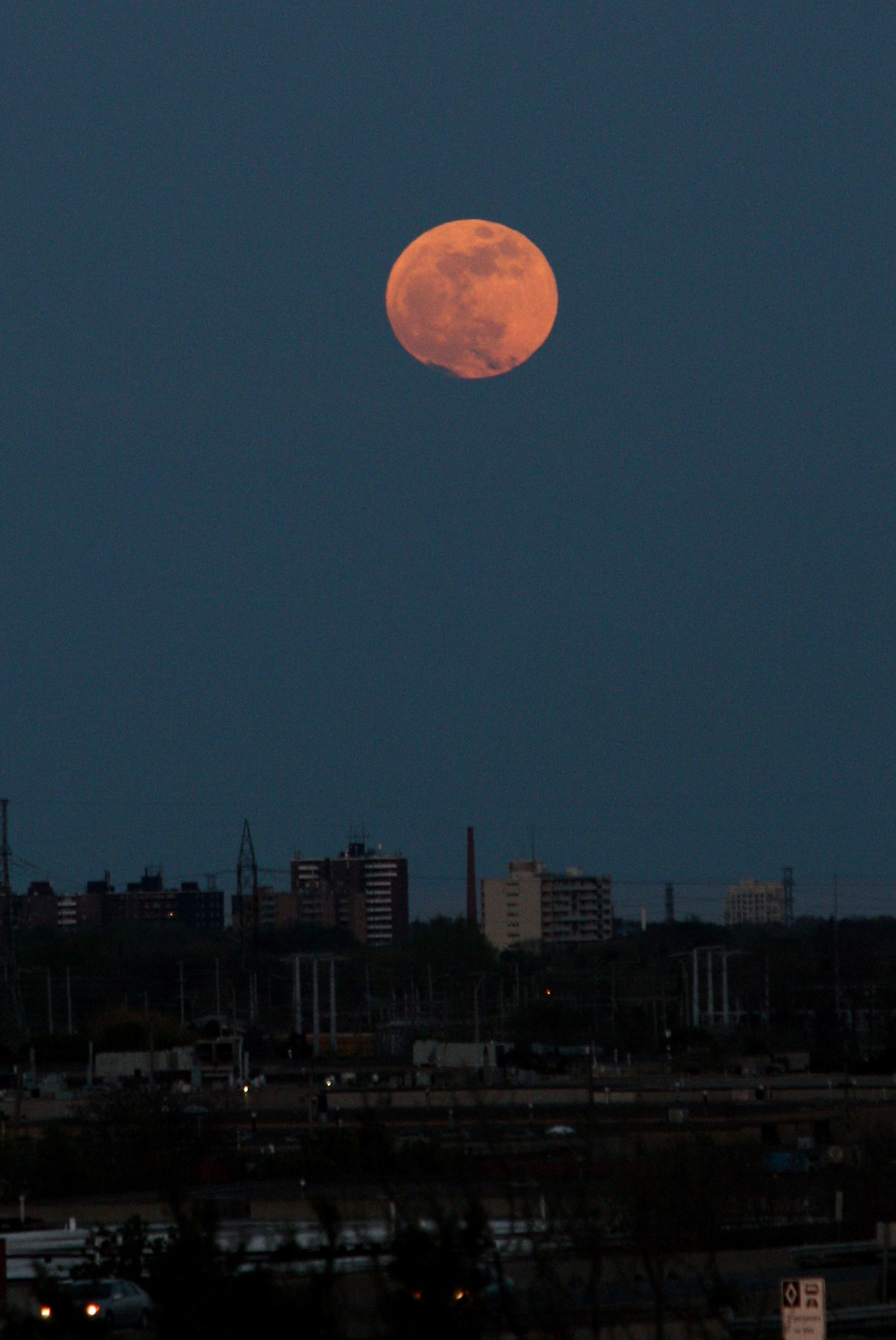 Supermoon 2012 Over Toronto: Reuben Opena
