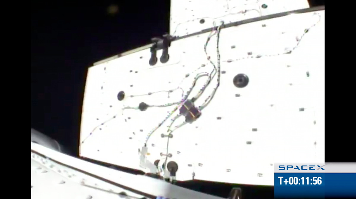 Dragon Solar Panels Deploy