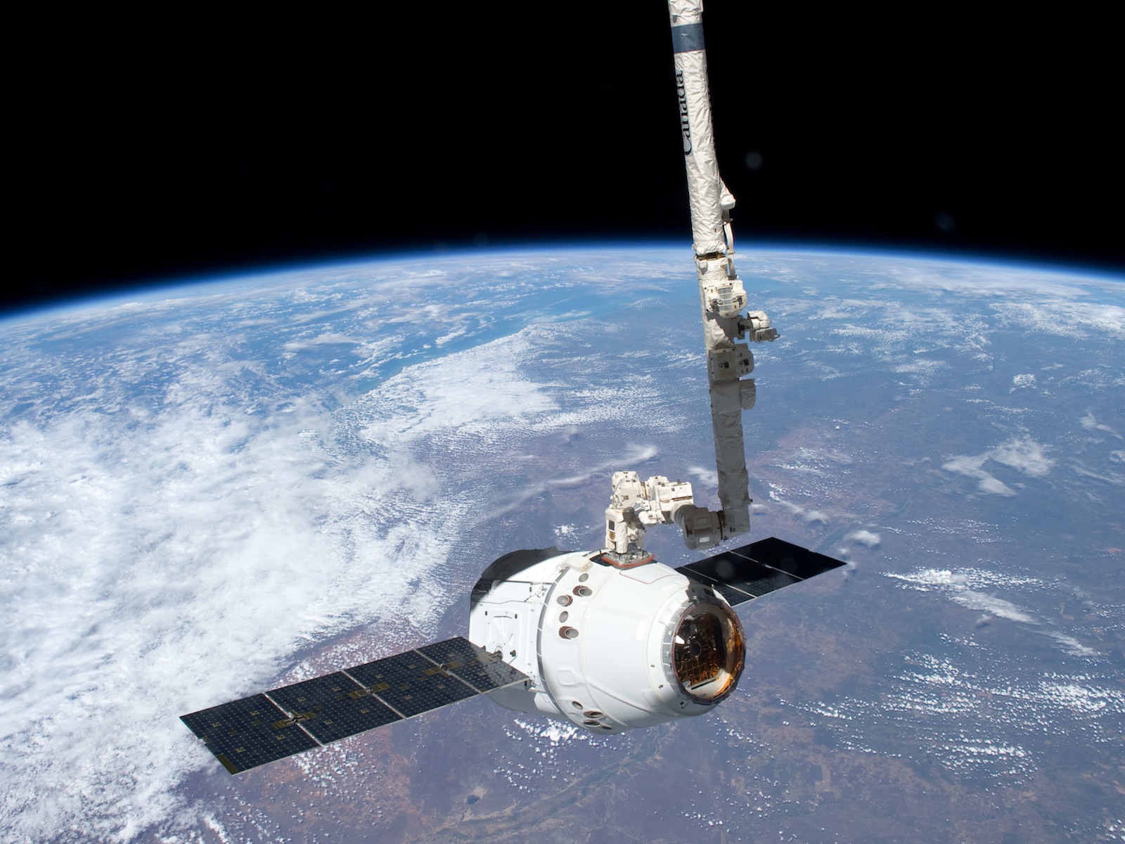 SpaceX Dragon Grappled By Robotic Arm 1600