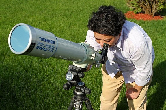 WARNING: Never look at the sun directly with your naked eyes or through telescopes, binoculars, telephoto lenses, or cameras. Doing so can result in serious eye injury called ‘solar retinopathy.” Always use a filter (shown above) that is specifically designed for viewing or photographing the sun, and make sure it’s mounted securely on the front of your camera lens or telescope.
