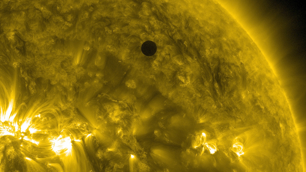 SDO's Ultra-high Definition View of 2012 Venus Transit - 171 Angstrom