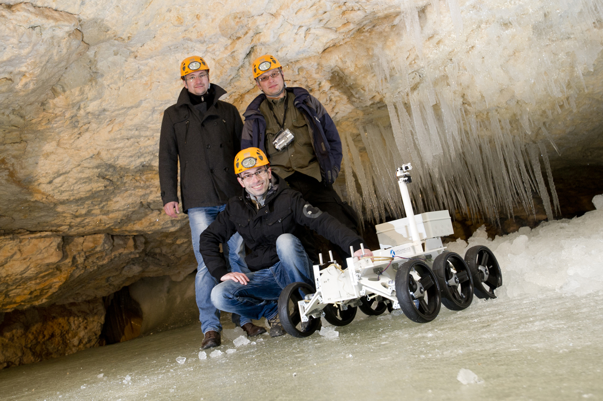 Magma White Rover with Team