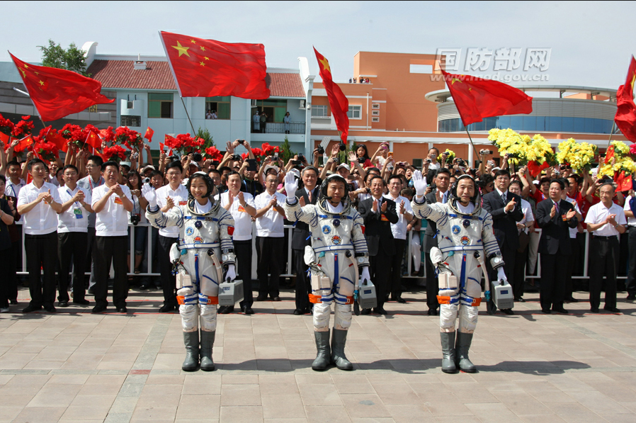 Shenzhou 9 Salutes as Flags Wave