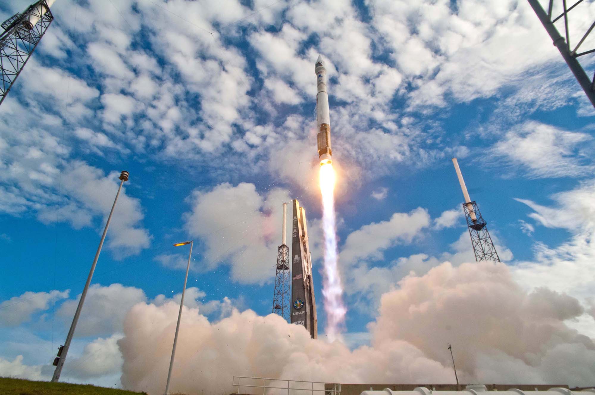 Launch Photos: Secret US Spy Satellite NROL-38 Blasts Off