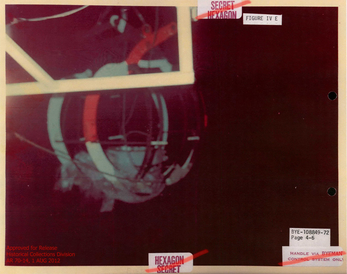 Recovery Hook Grapples Damaged HEXAGON Film
