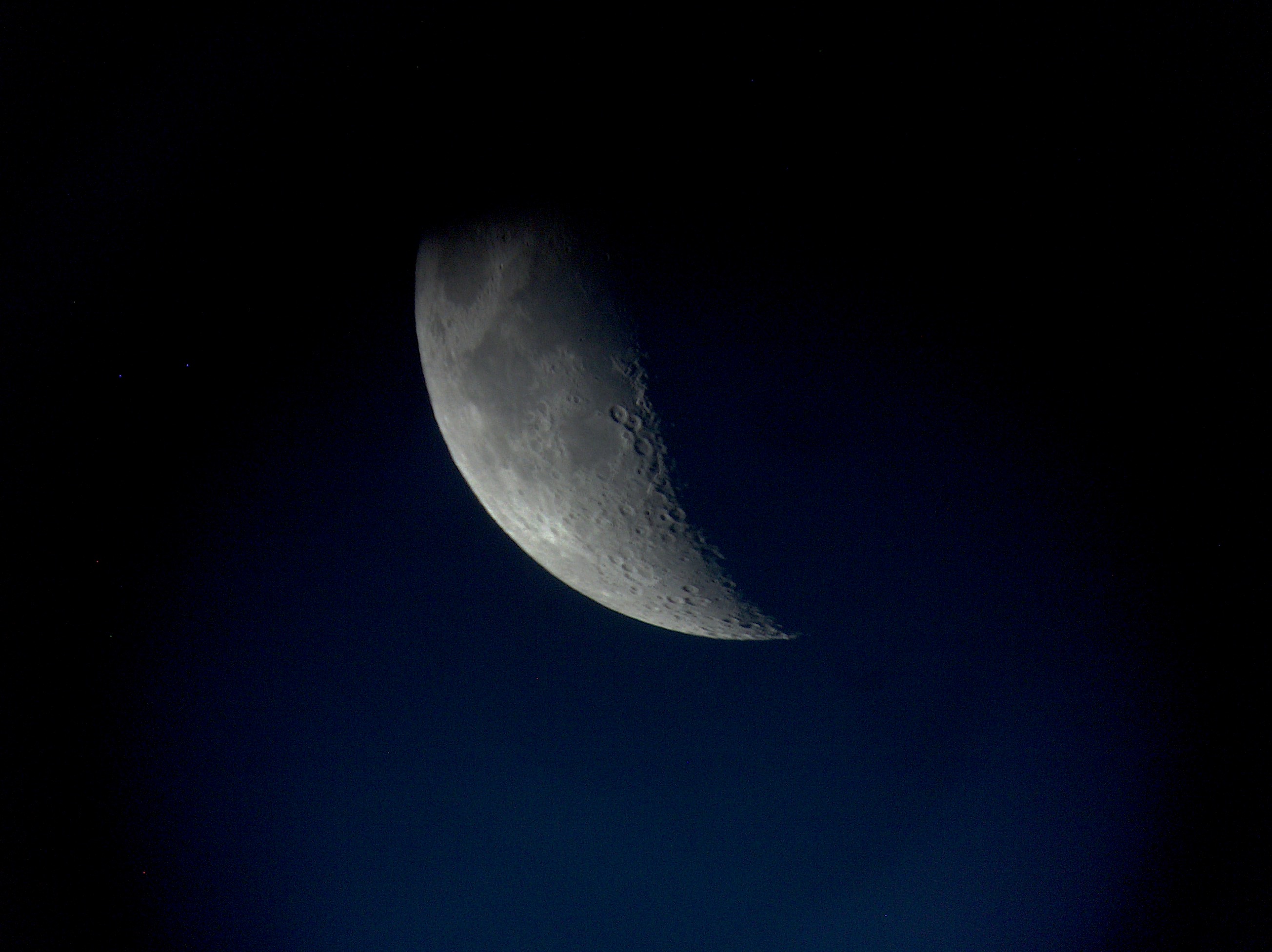 August Moon Pics: Leslie Ayres