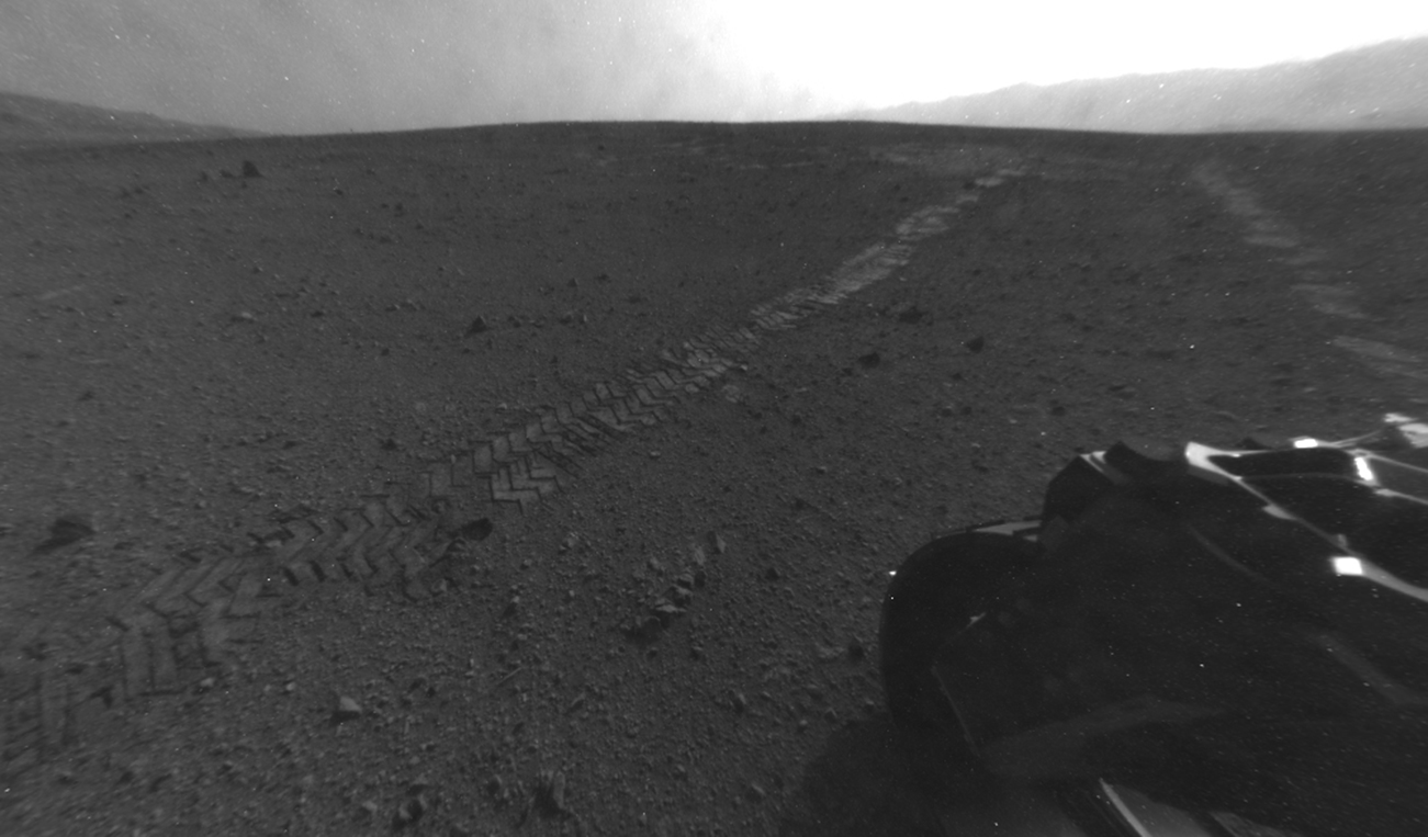 Curiosity Rover Leaves Its Landing Site