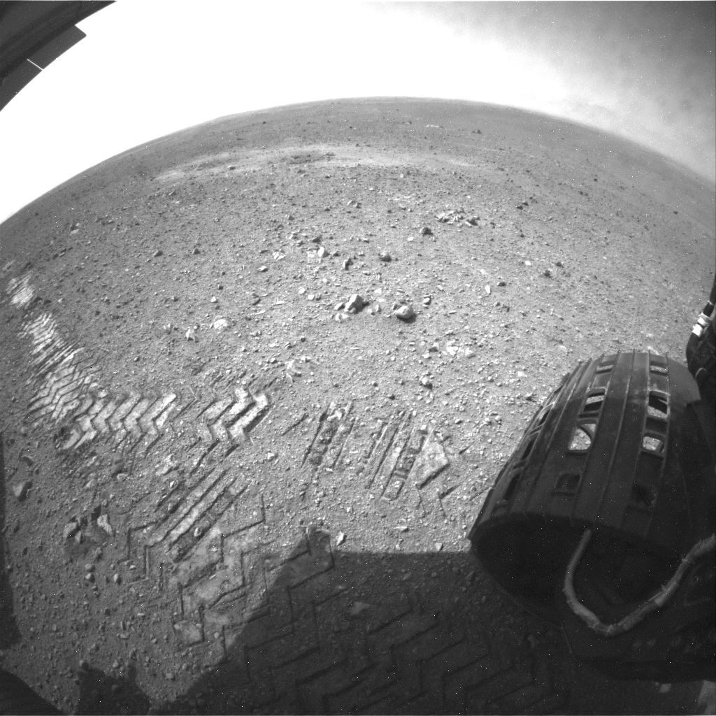 Curiosity Tracks Its Tracks